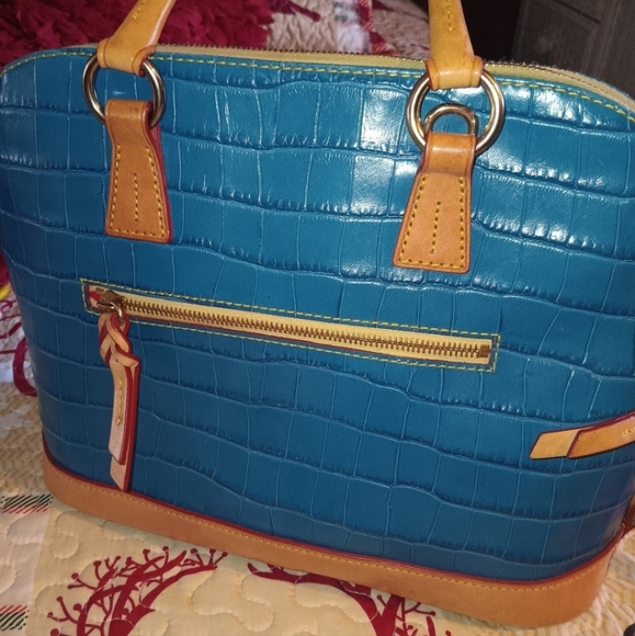 BEAUTIFUL! DOONEY & BOURKE CROC EMBOSSED LEATHER ZIP ZIP SATCHEL NWOT! - Picture 2 of 5